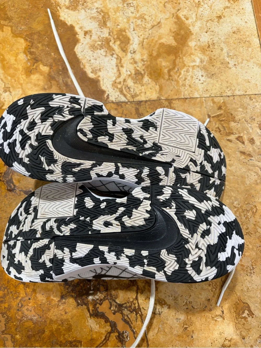 Nike Zoom Challenge Pickleball Shoes - women’s black and white